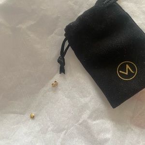 Mejuri Thumbtack Stud in 14K Gold